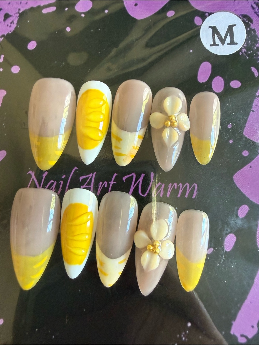 Glossy acrylic Neutral Beige and Yellow Floral Accent Press-On Nail Set
